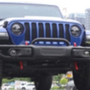 Paraurti anteriore in acciaio modello 10° anniversario con angoli bassi e archetto paracolpi per Jeep Wrangler JL dopo il 2018.