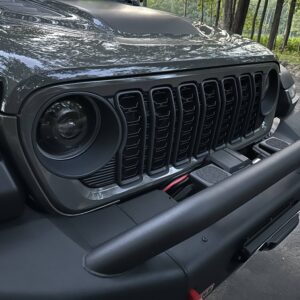 Mascherone sostitutivo per Jeep Wrangler JL UPGRADE al modello 2024 - versione senza foro per camera anteriore